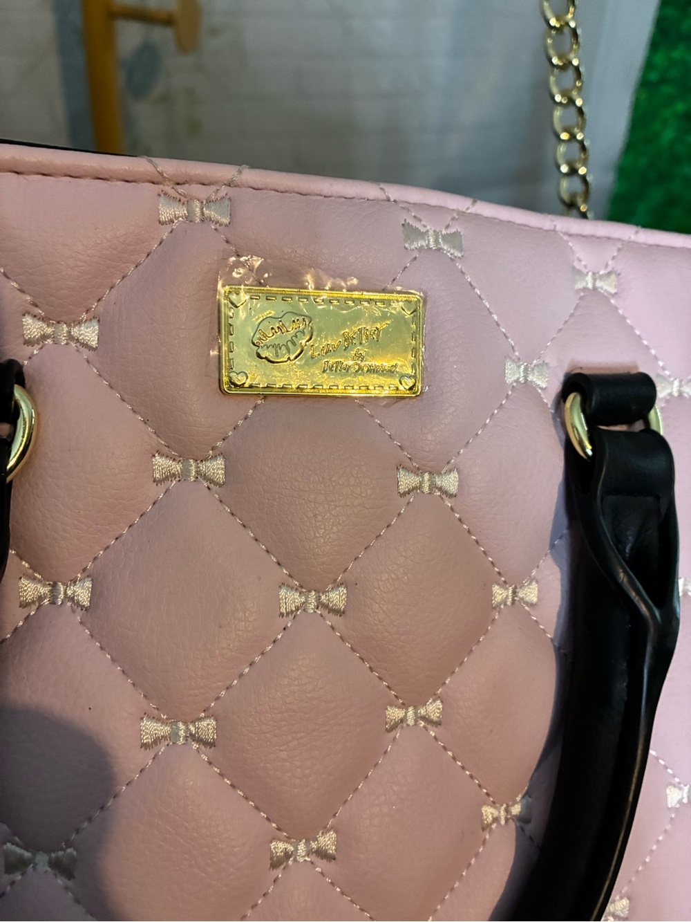 #180 Betsey Johnson Pink Quilted Bow Crossbody Bag Gold Chain - Picture 2 of 10